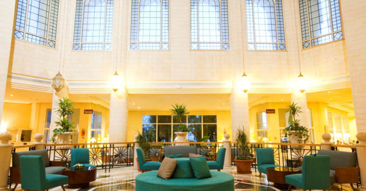 Een foto van het interieur van El Mouradi Skanes Beach