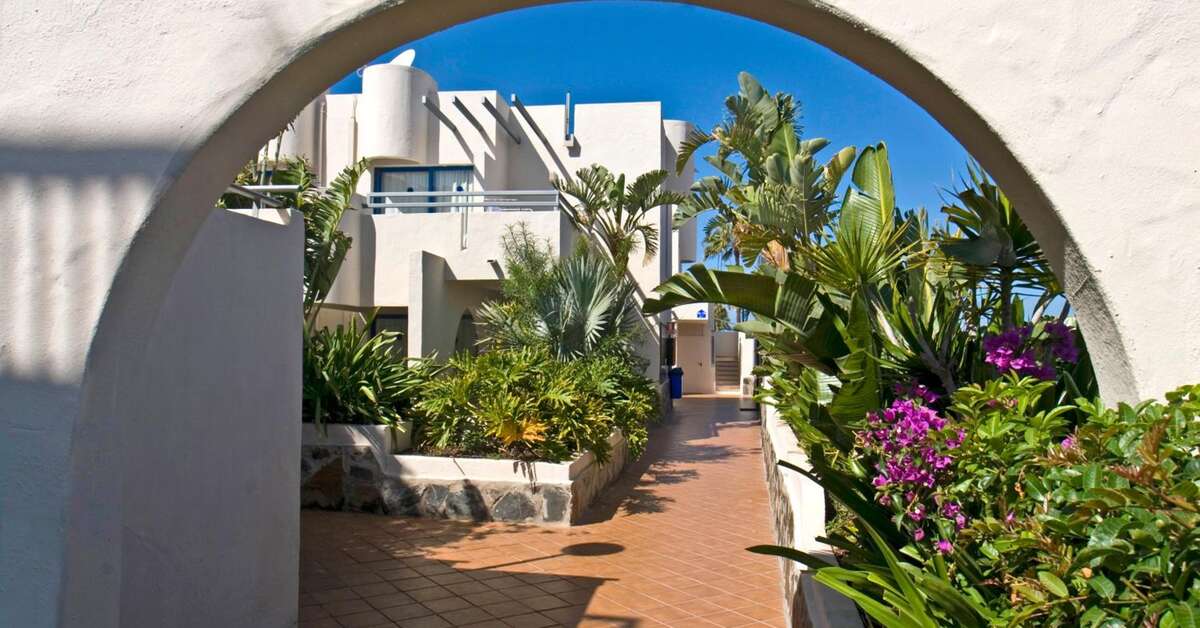 Een foto van de buitenkant van Servatur Eden & Buganvillas