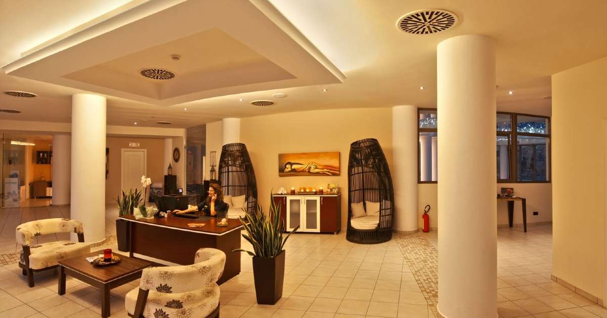 Een foto van het interieur van La Marquise Luxury Resort