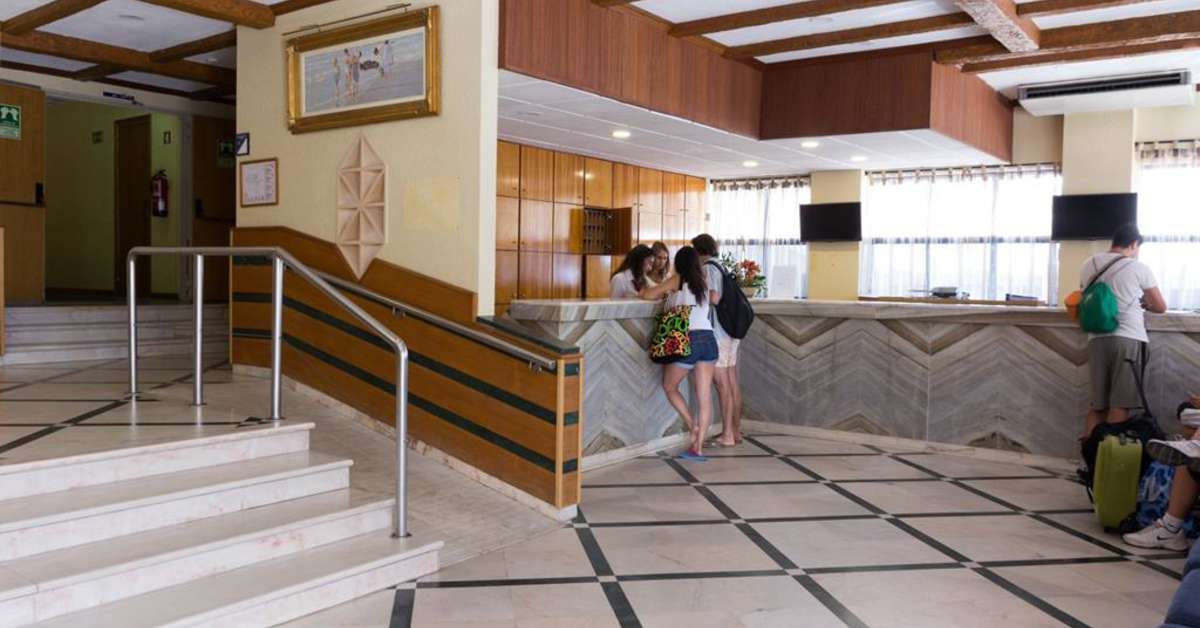 Een foto van de buitenkant van Baia Beach Hotel