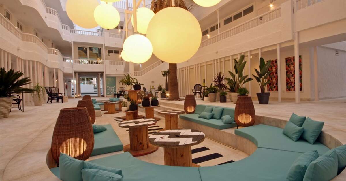 Een foto van het interieur van Gold by Marina