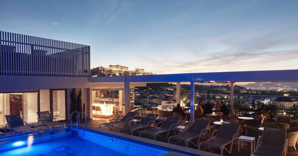 Ein Foto vom Pool im Electra Metropolis Hotel