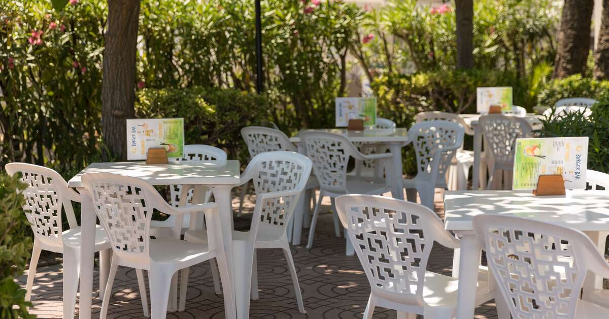 Een foto van het terras bij H-Top Royal Sun