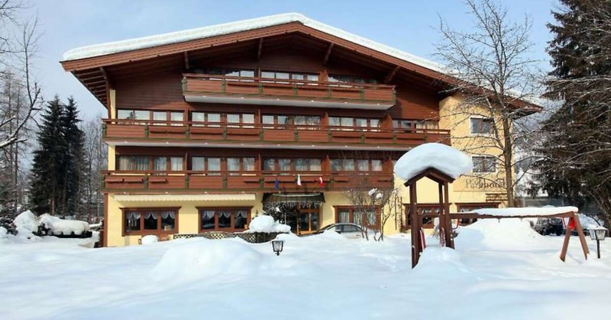 Een foto van de buitenkant van Parkhotel Kirchberg