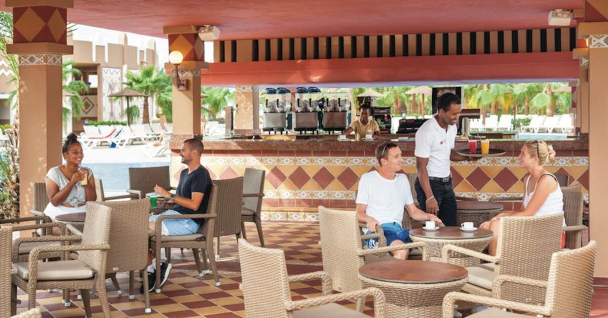 Een foto van het terras bij Riu Funana