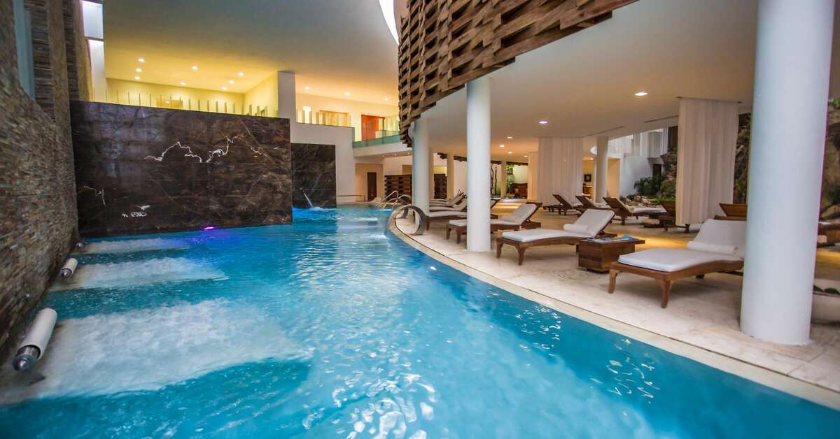 Een foto van het zwembad bij Grand Velas Riviera Maya Hotel