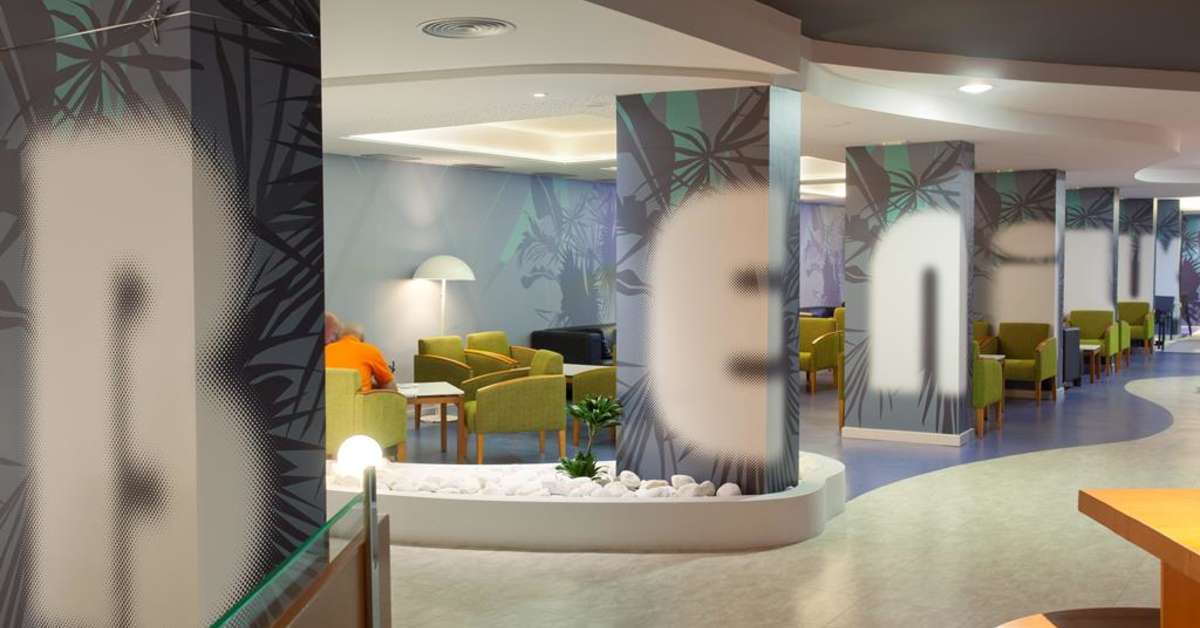 Een foto van het interieur van Mercure Benidorm