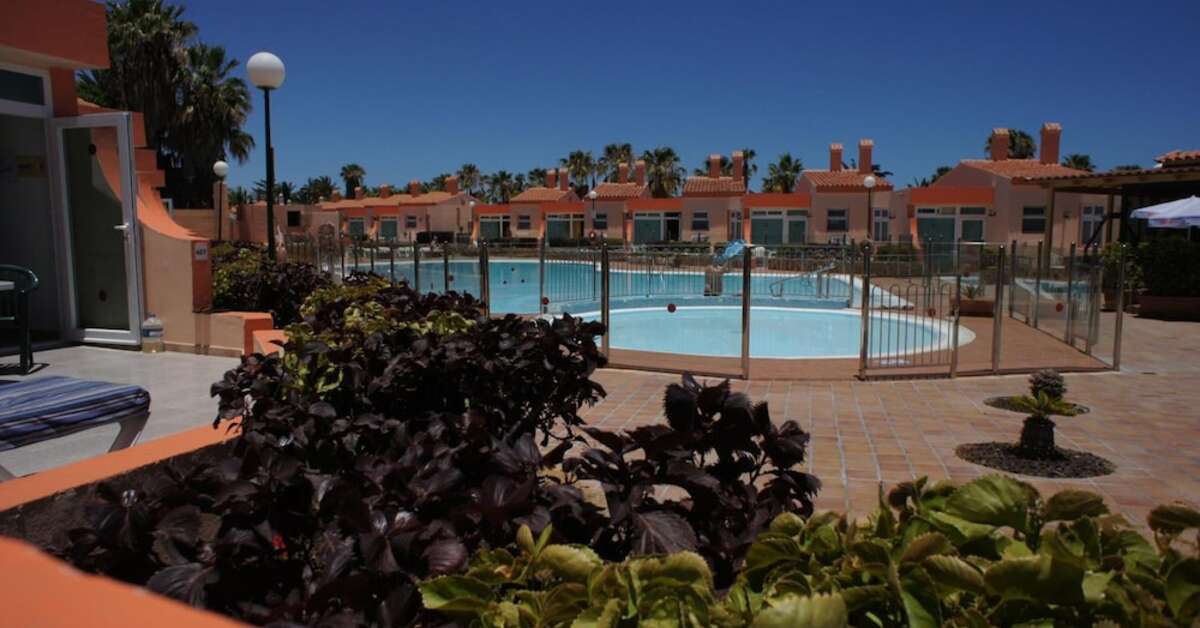 Een foto van de buitenkant van Bungalows Castillo Playa