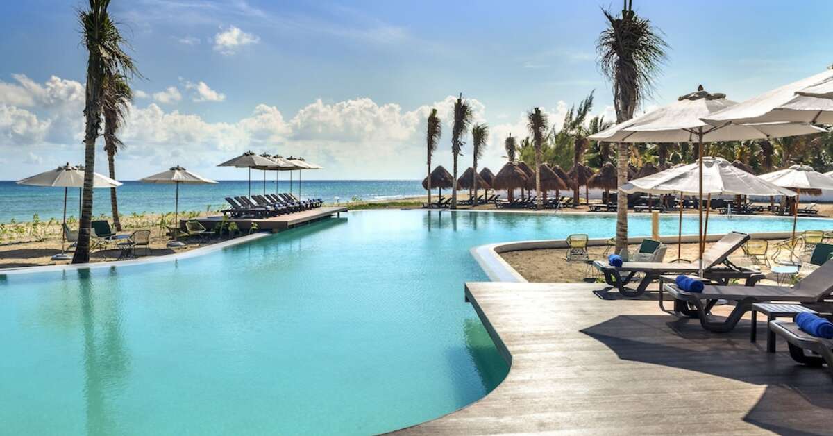 Een foto van het zwembad bij Ocean Riviera Paradise El Beso Adults Only