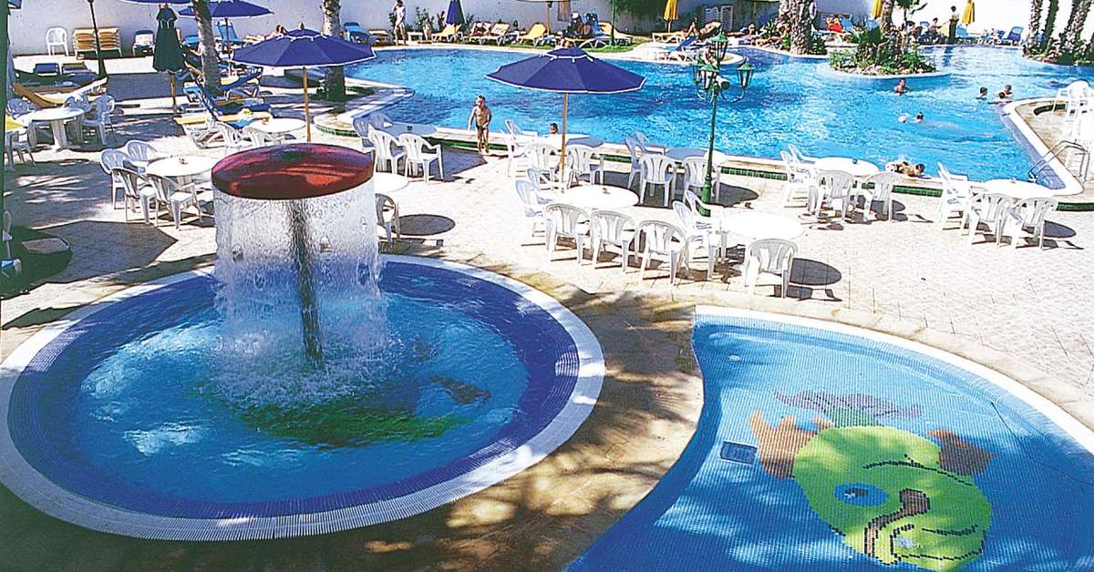 Een foto van het zwembad bij Hotel Nesrine