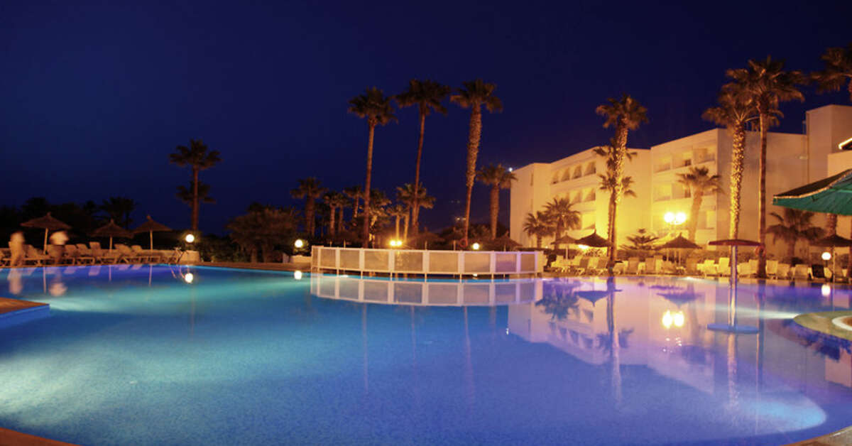 Een foto van het zwembad bij Hotel Club Tropicana & Spa