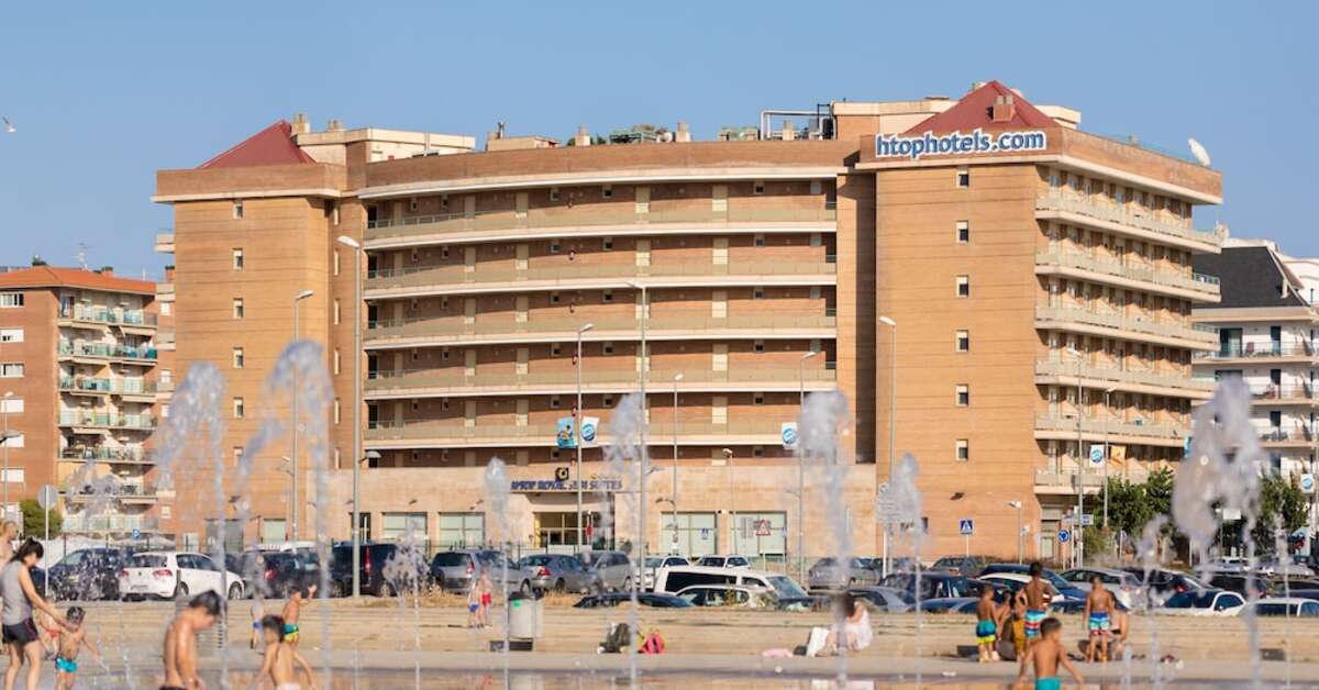 Een foto van de buitenkant van H-Top Royal Sun Suites