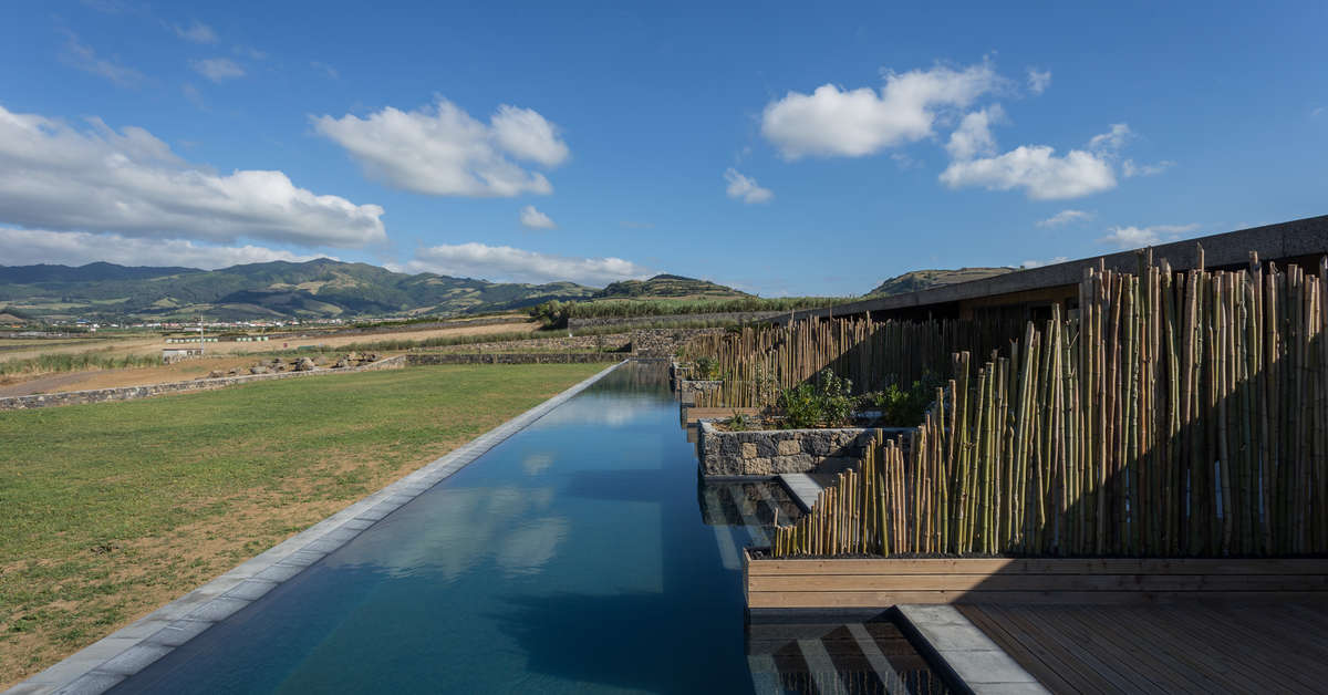 Een foto van het zwembad bij Santa Barbara Eco Beach Resort