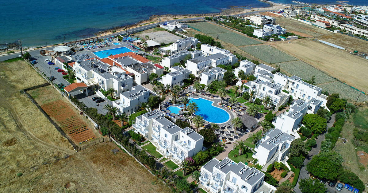 Een foto van de buitenkant van Stella Blue Seaside Resort