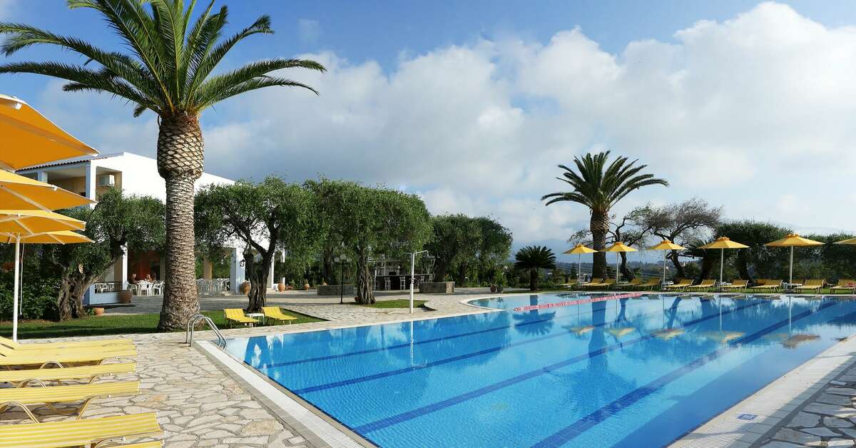 Een foto van het zwembad bij Paradise Hotel Corfu