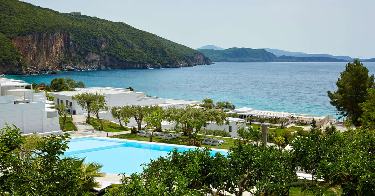 Een foto van het zwembad bij Lichnos Beach Hotel & Suites