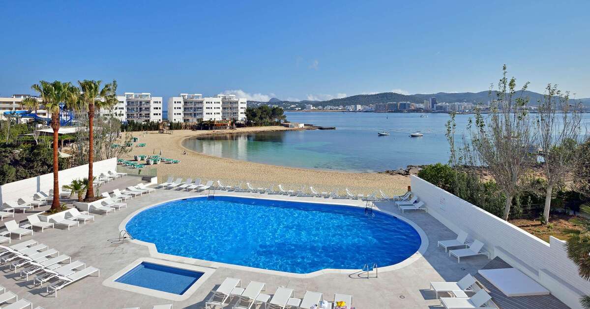 Een foto van het zwembad bij Innside by Melia Ibiza