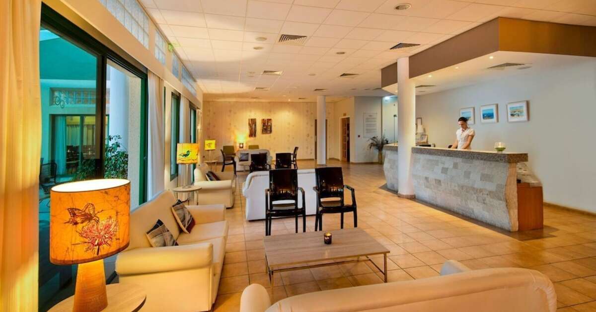 Een foto van het interieur van Natura Beach Hotel & Villas