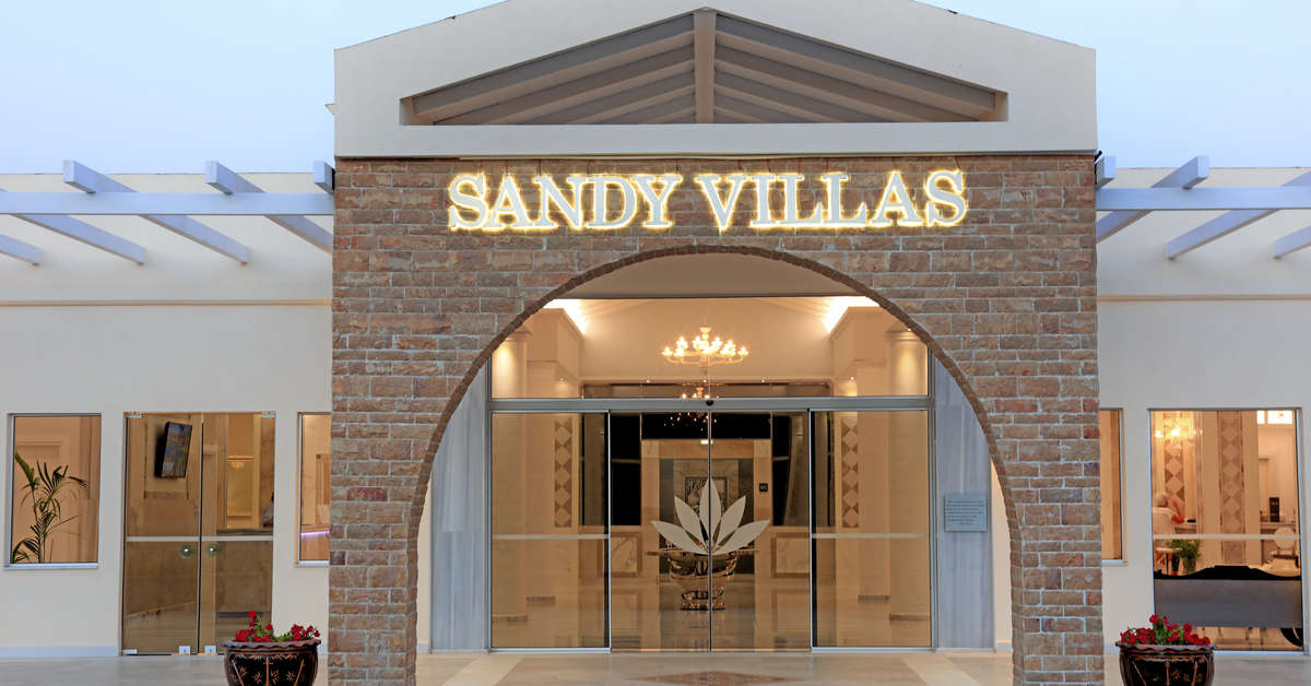 Een foto van de buitenkant van Sandy Beach & Villas