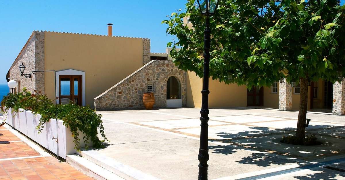 Een foto van de buitenkant van Atrium Hotel Skiathos