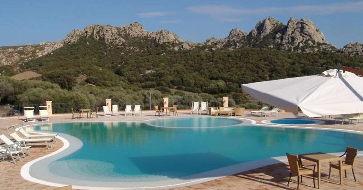 Een foto van het zwembad bij Hotel Parco degli Ulivi