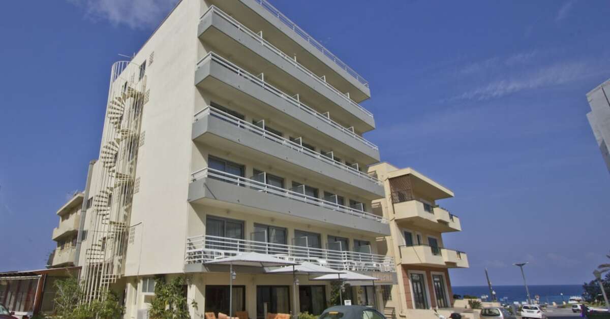 Een foto van de buitenkant van Nafsika Hotel