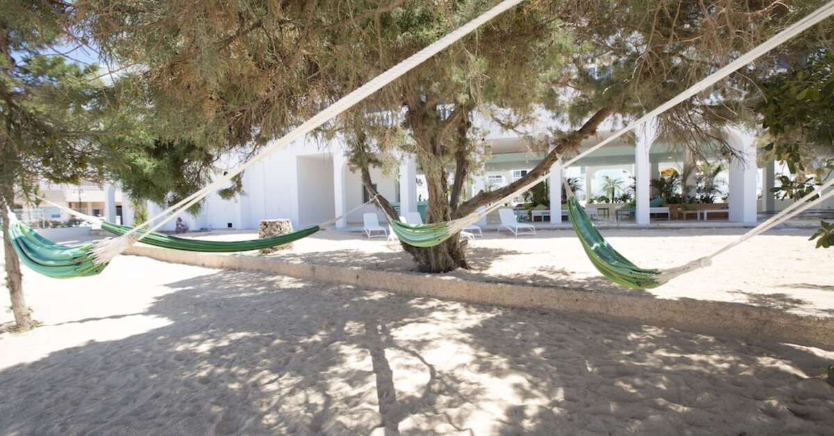 Een foto van de buitenkant van Endlss Beach & Disco Hotel Ibiza