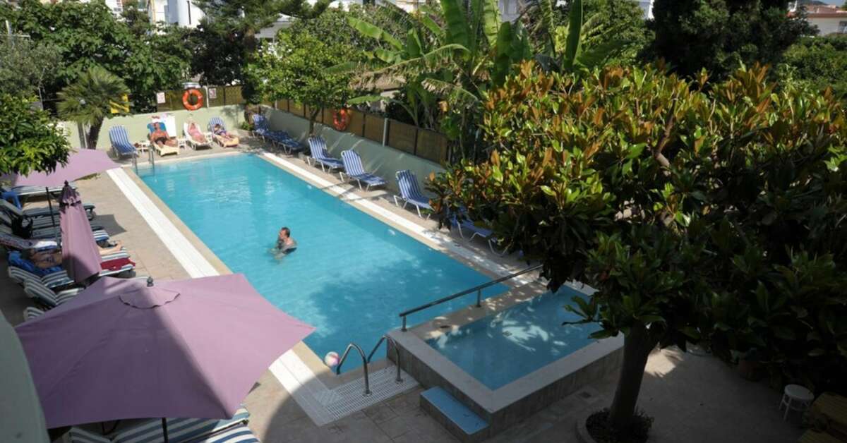 Een foto van het zwembad bij Anseli Hotel