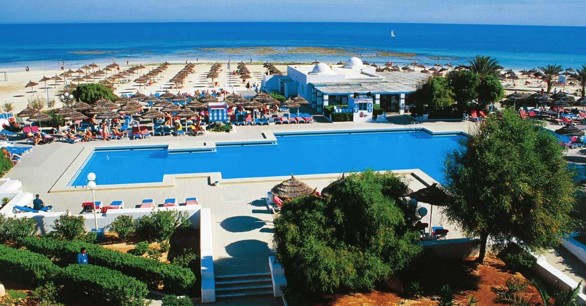 Een foto van het zwembad bij Calimera Yati Beach