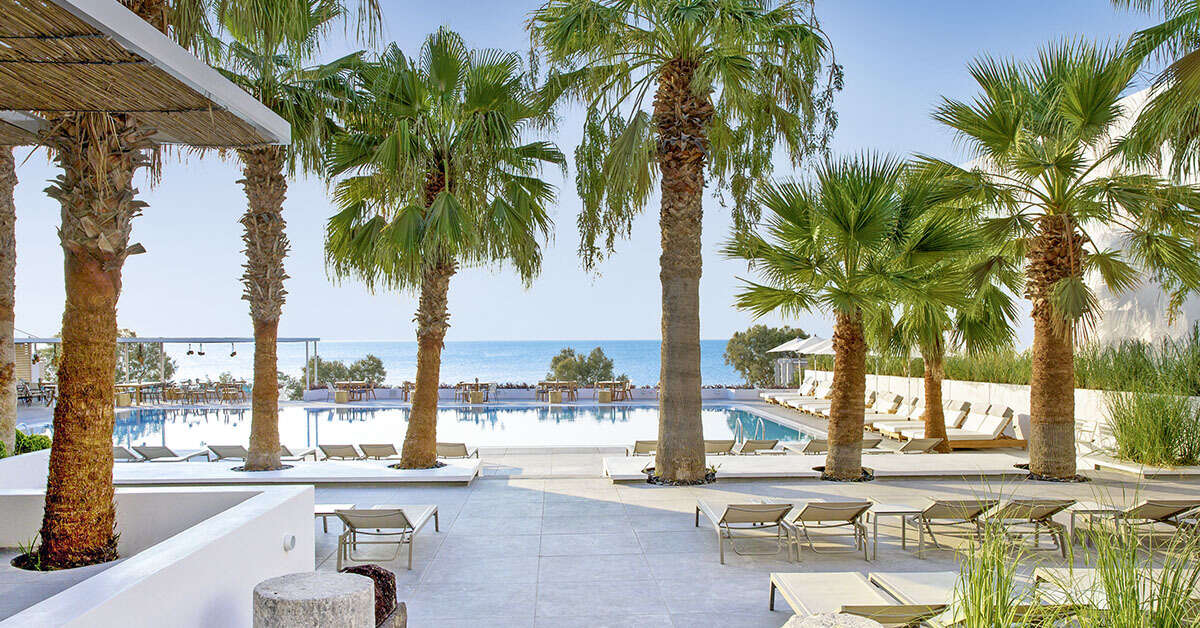 Een foto van het zwembad bij Kamari Beach Hotel