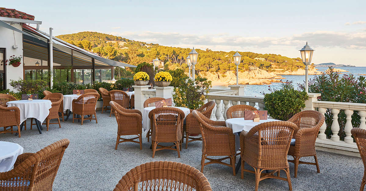 Een foto van het terras bij Hotel Costa Brava