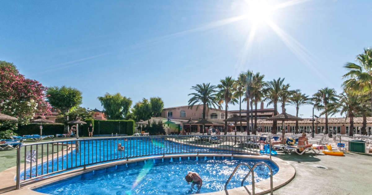 Een foto van het zwembad bij Aparthotel HYB Eurocalas