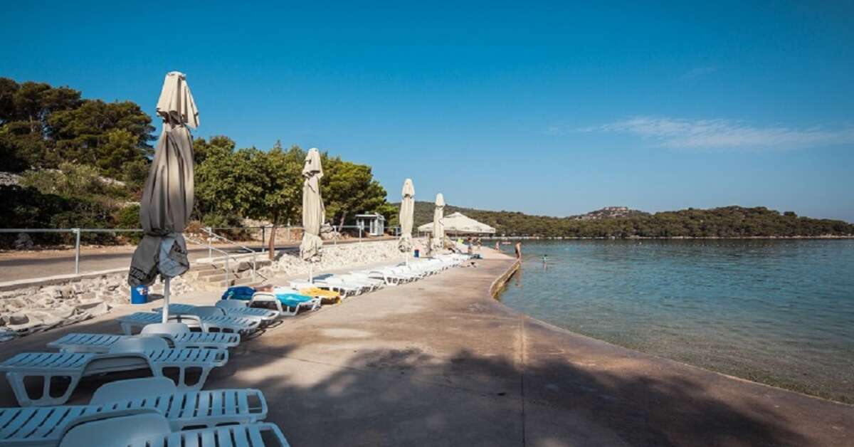 Een foto van het strand bij Hotel Borovnik