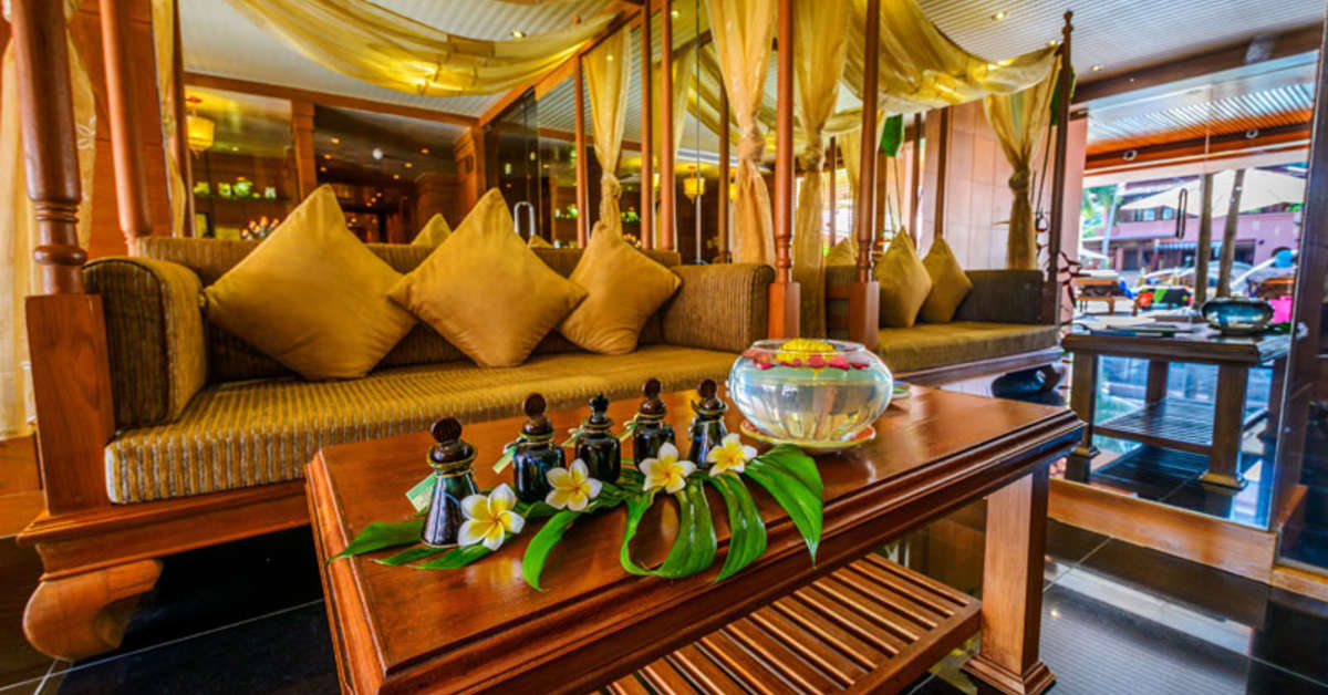 Een foto van het interieur van Seaview Patong Hotel