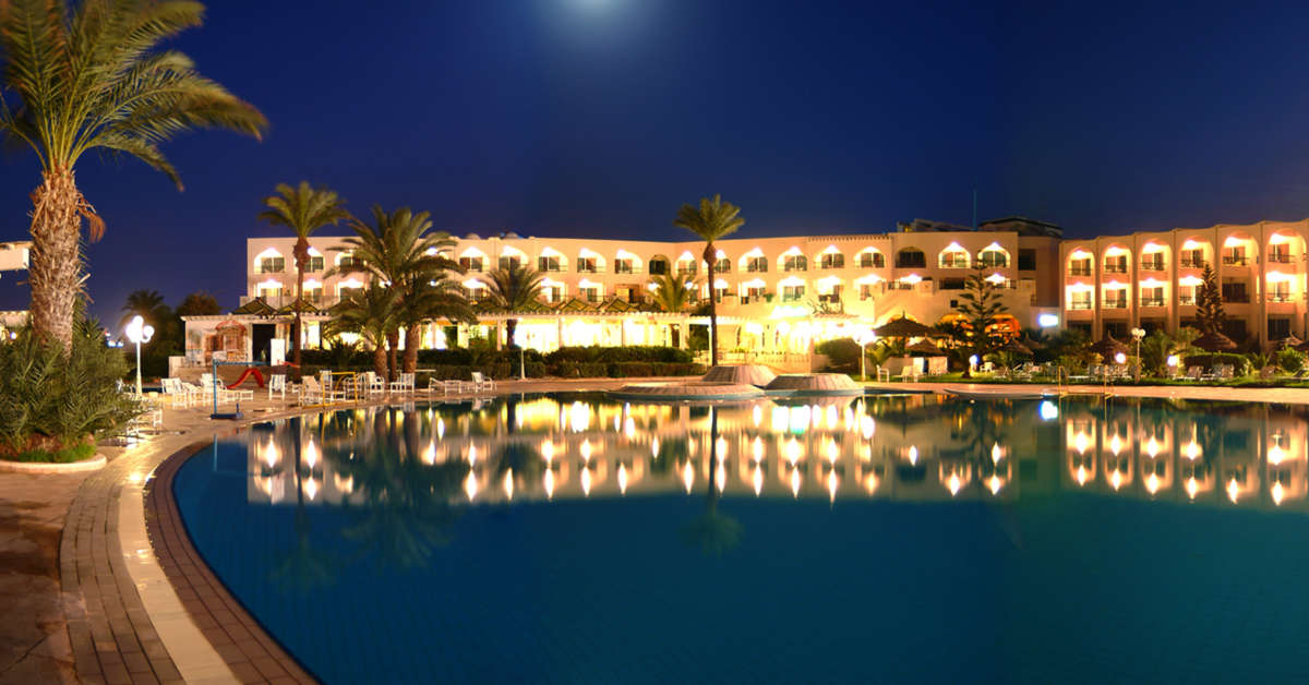 Een foto van de buitenkant van Le Soleil Bella Vista Hotel