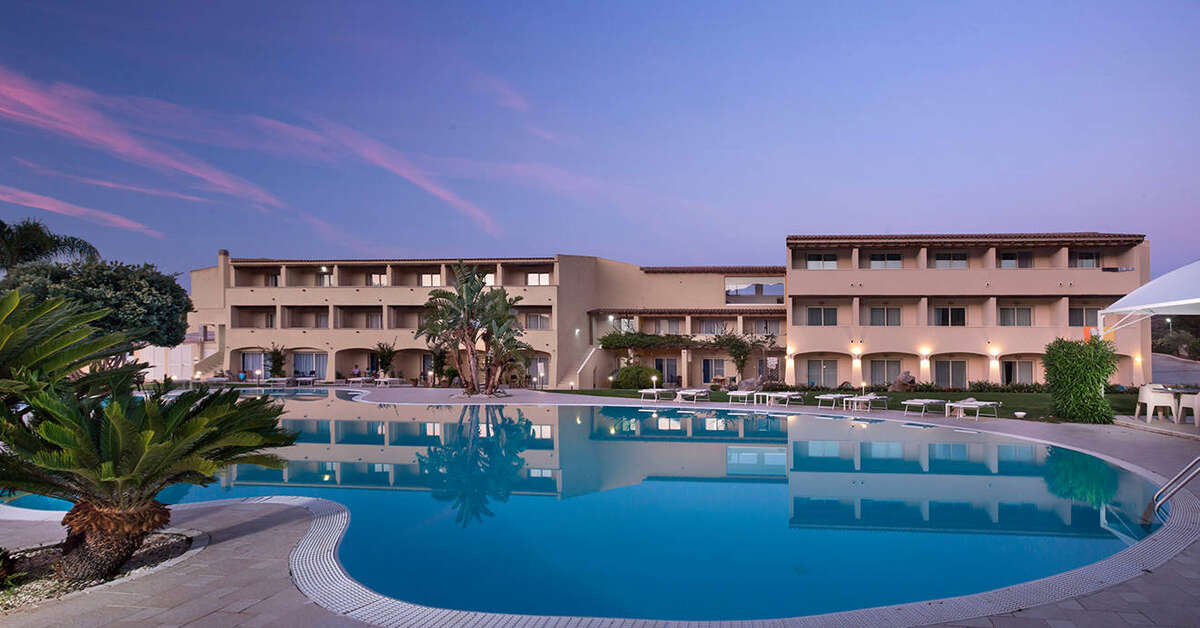 Een foto van het zwembad bij San Teodoro Hotel