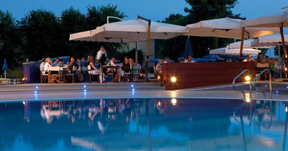 Een foto van het zwembad bij TH Tirrenia Green Park Resort