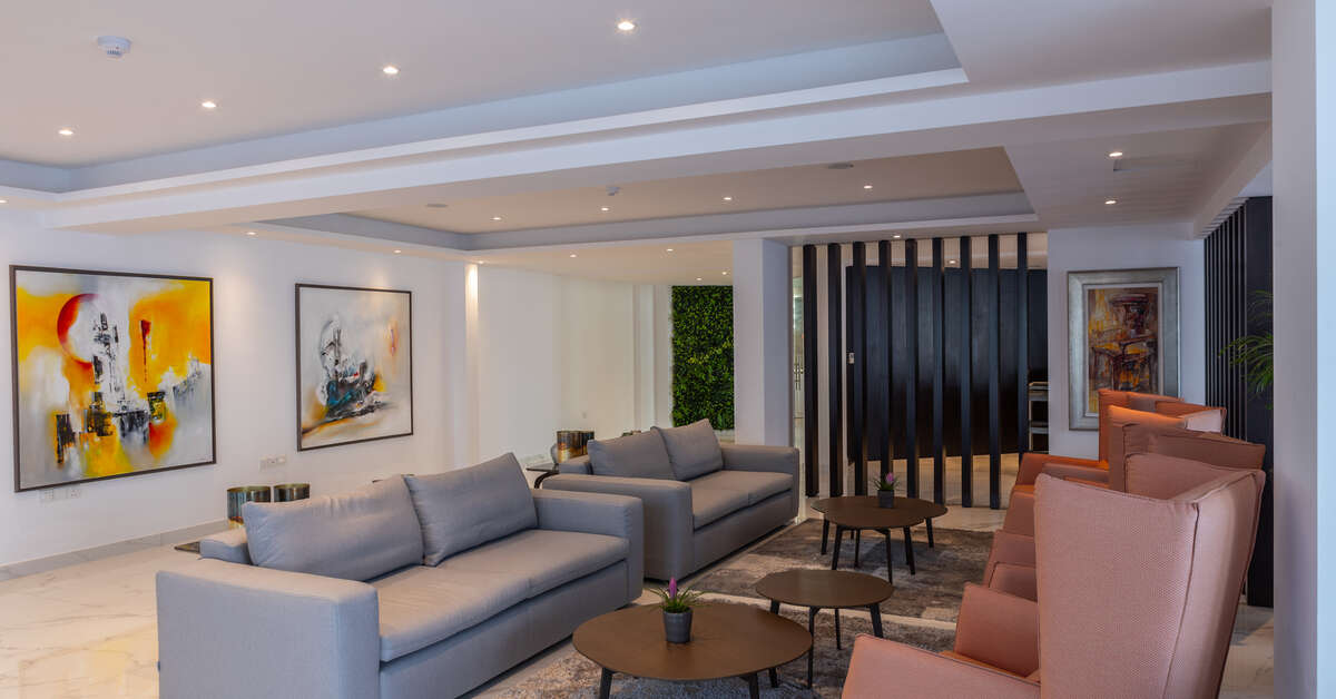 Een foto van het interieur van Leonardo Crystal Cove Hotel & Spa by the Sea