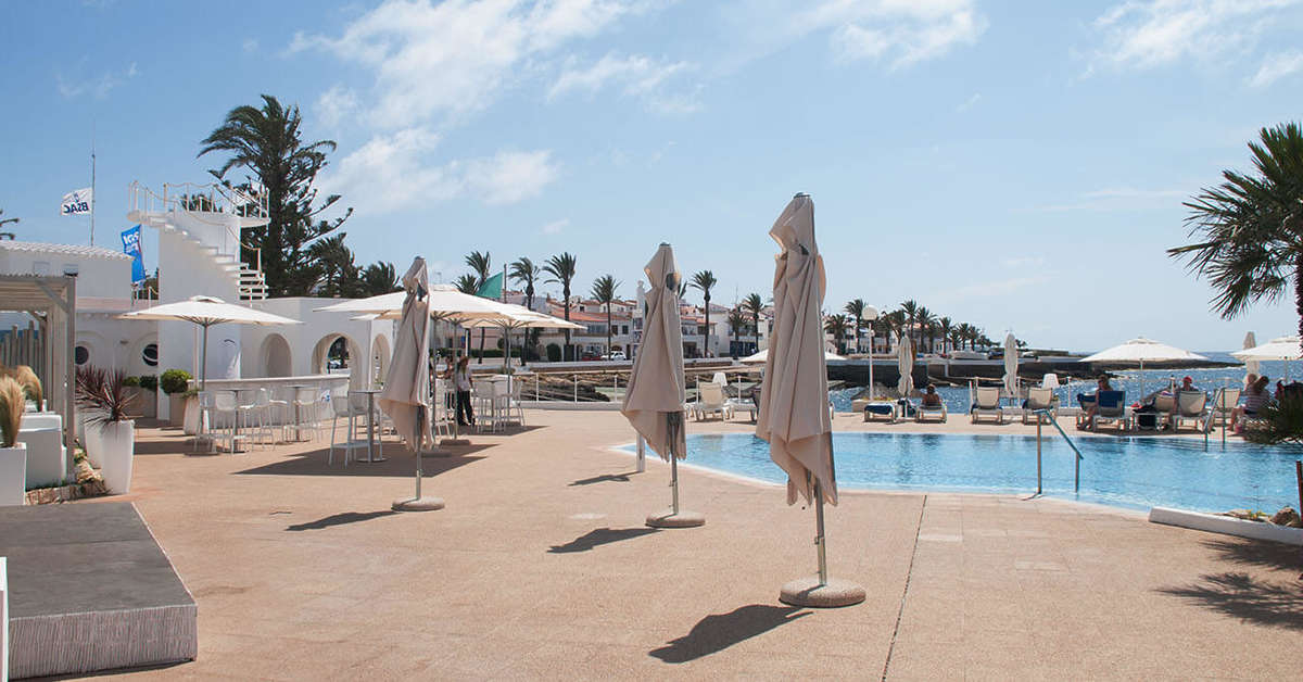 Een foto van het zwembad bij AluaSun Mediterraneo