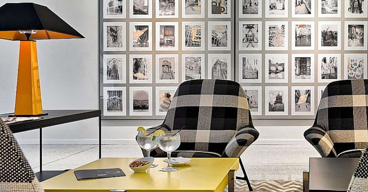 Een foto van het interieur van H10 Art Gallery