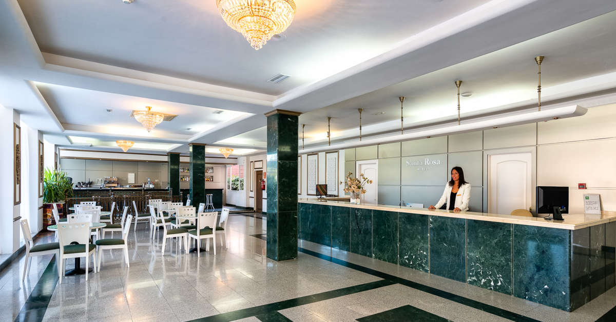 Een foto van het interieur van Hotel Santa Rosa