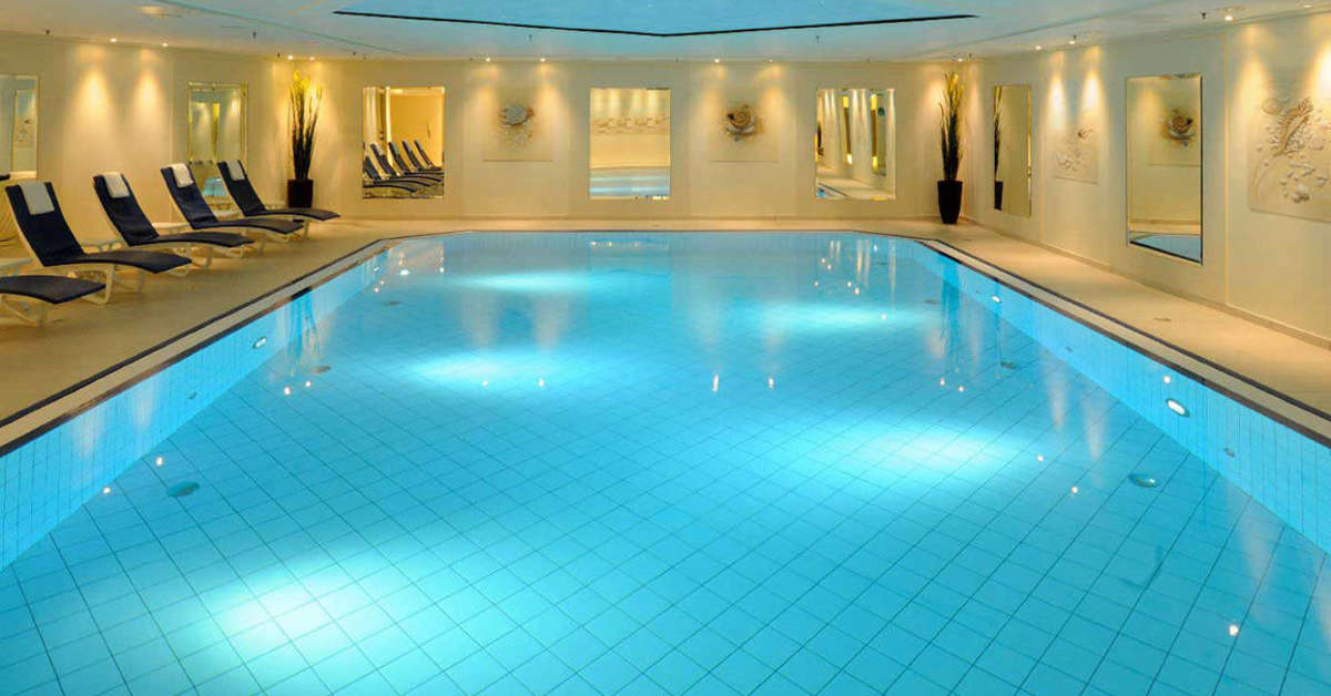 Een foto van het zwembad bij Maritim Hotel Konigswinter