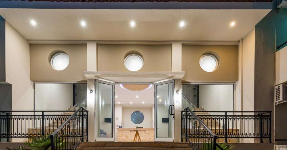 Een foto van de buitenkant van Sisi Breeze Hotel