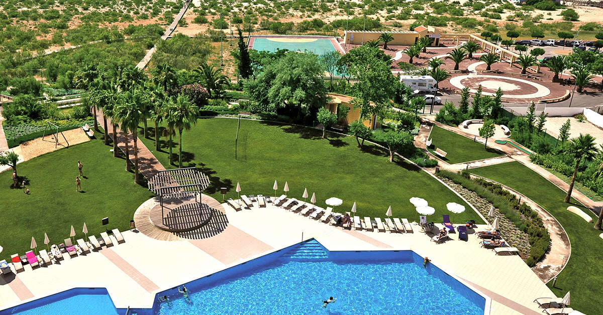 Een foto van het zwembad bij Ozadi Altura Beach Resort