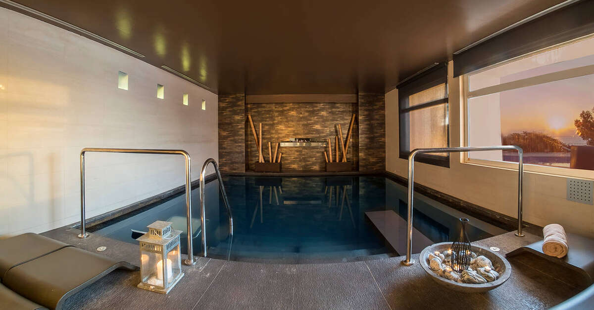 Een foto van het zwembad bij Silken Park Hotel San Jorge