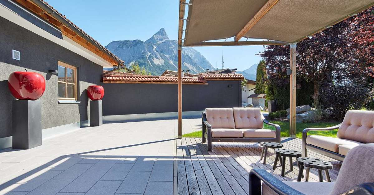 Een foto van het terras bij Hotel Der Grüne Baum
