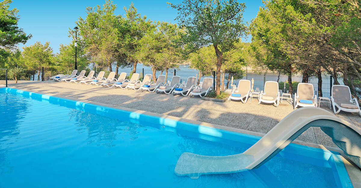 Een foto van het zwembad bij Gava Waterman Milna Resort