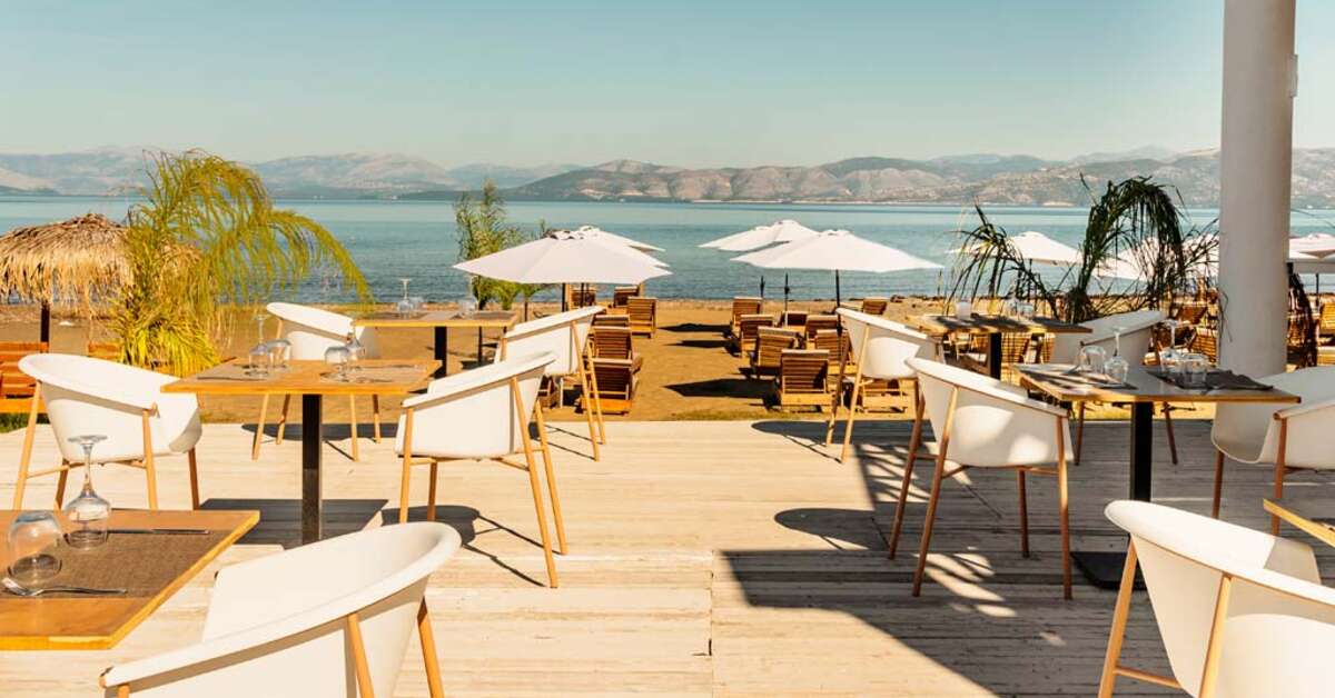 Een foto van het terras bij Olive Grove Beachfront Kavos