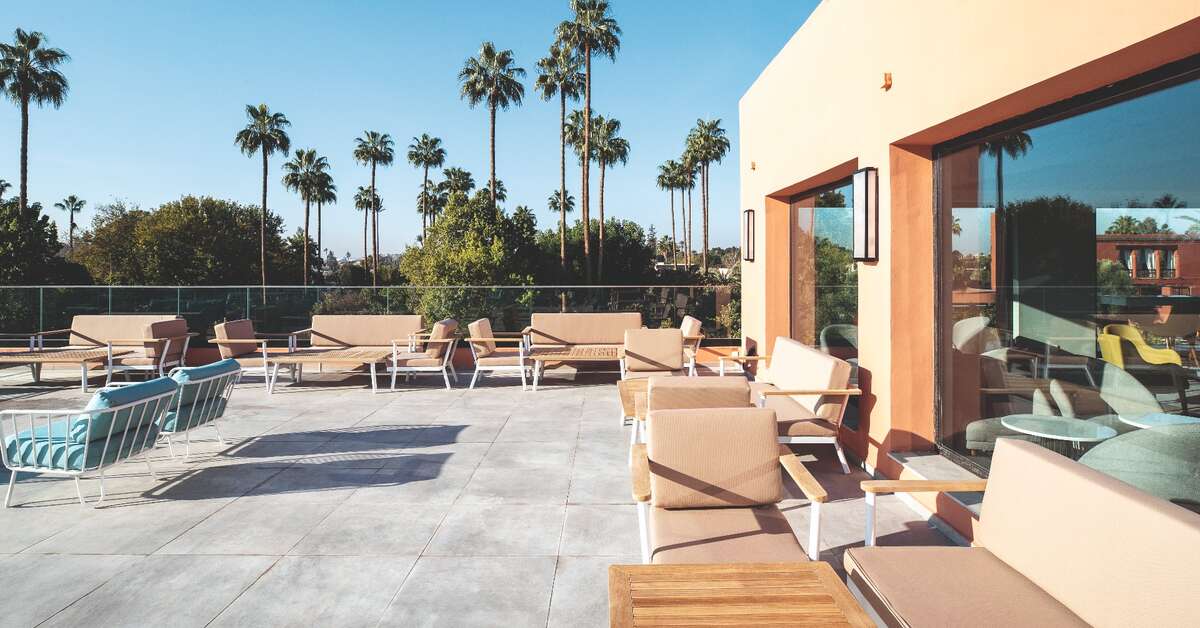 Een foto van het terras bij Medina Gardens