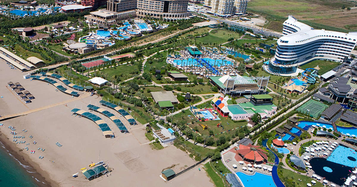 Een foto van het zwembad bij Concorde De Luxe Resort